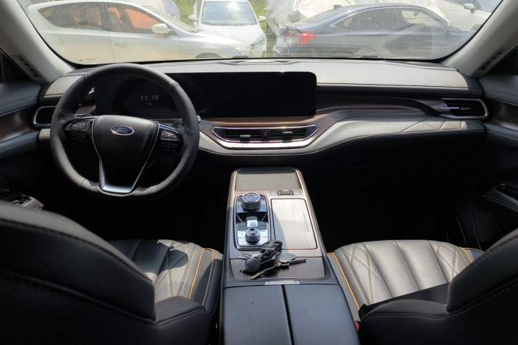 Used Ford Equator 2021 EcoBoost 225 Premier 7-Seater Center Console