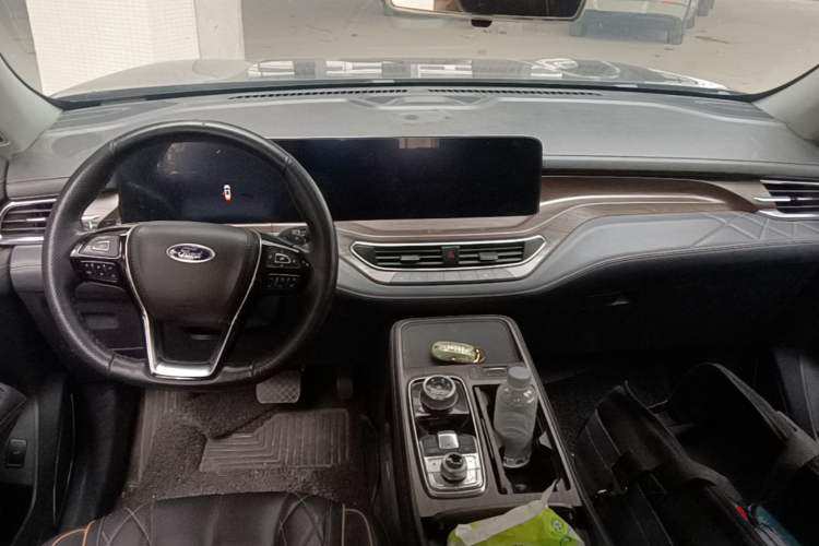 Used Ford Equator 2021 EcoBoost 225 Premier 7-Seater Center Console