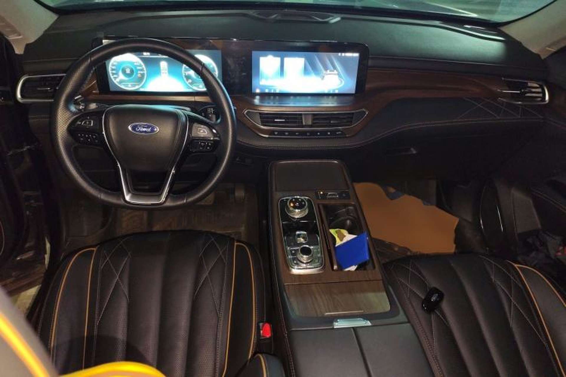 Used Ford Equator 2021 EcoBoost 225 Platinum Edition 6-seater Center Console