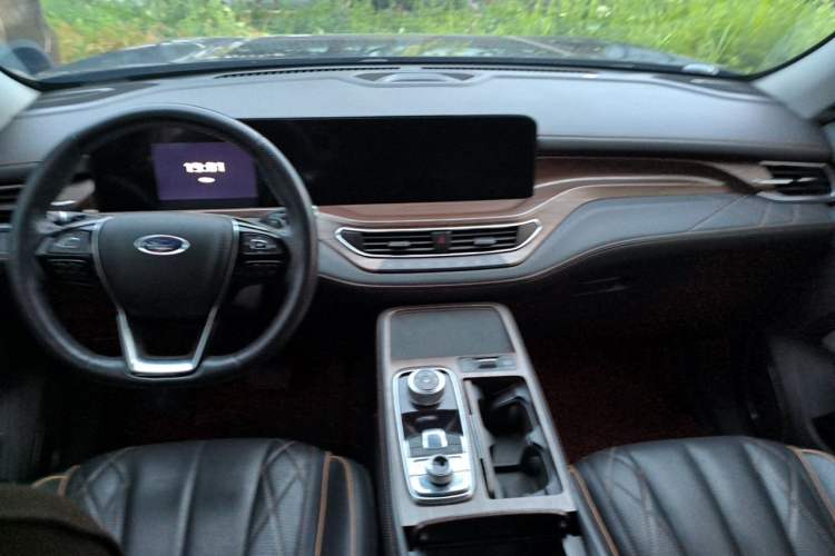 Used Ford Equator 2021 EcoBoost 225 Premier 7-Seater Center Console