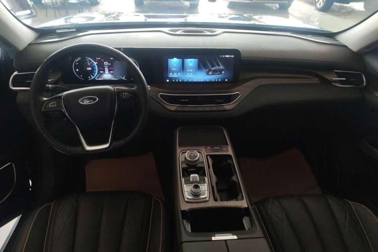 Used Ford Equator 2021 EcoBoost 225 Premier 7-Seater Center Console