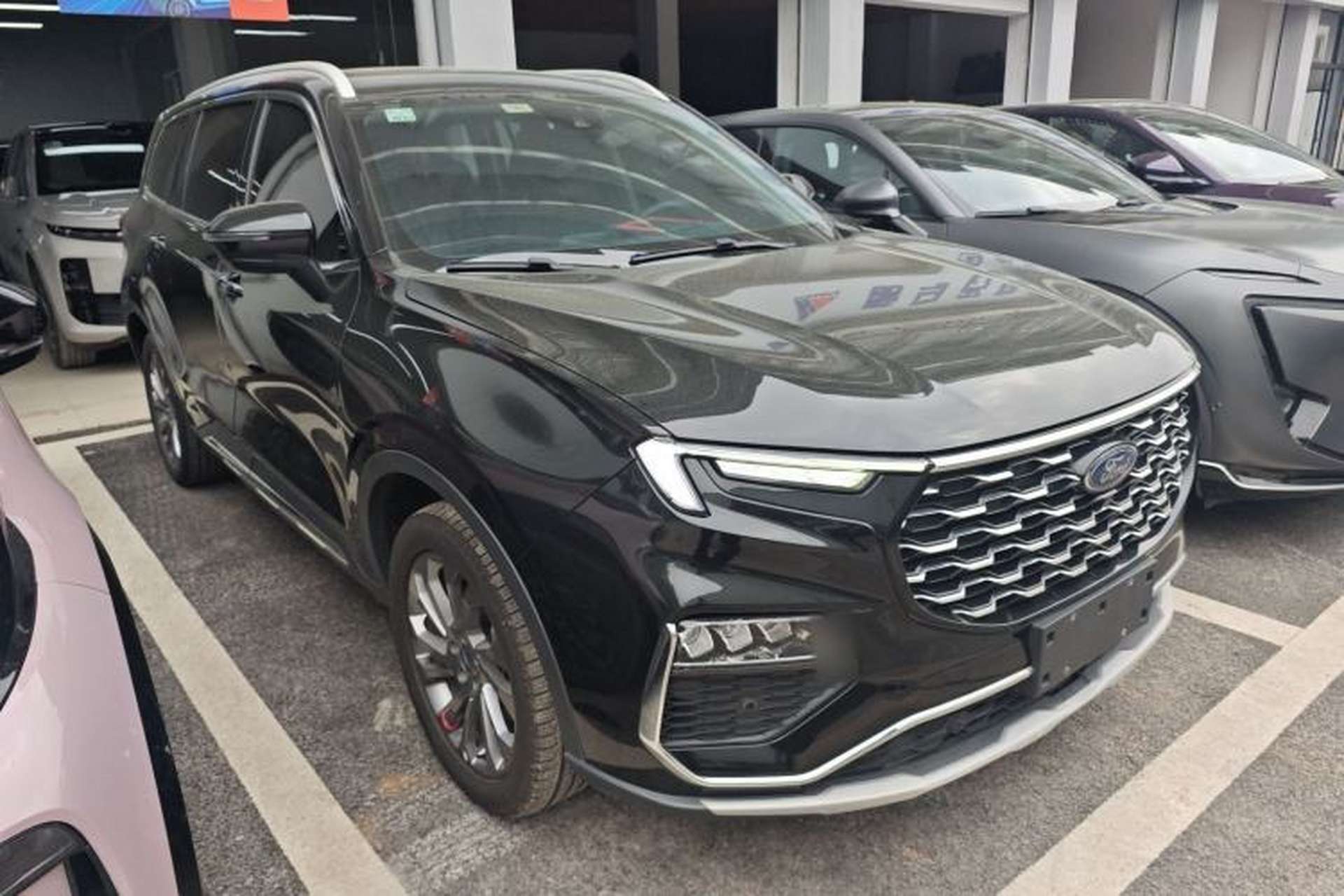 Used Ford Equator 2021 EcoBoost 225 Premier 6-Seater Front Right 45 Deg