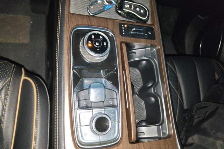 Used Ford Equator 2021 EcoBoost 225 Premier 6-Seater Gear Lever