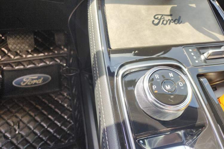 Used Ford Equator 2021 EcoBoost 225 Platinum Edition 6-seater Gear Lever