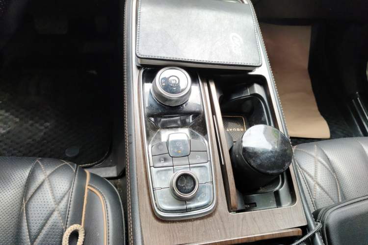 Used Ford Equator 2021 EcoBoost 225 Premier 6-Seater Gear Lever