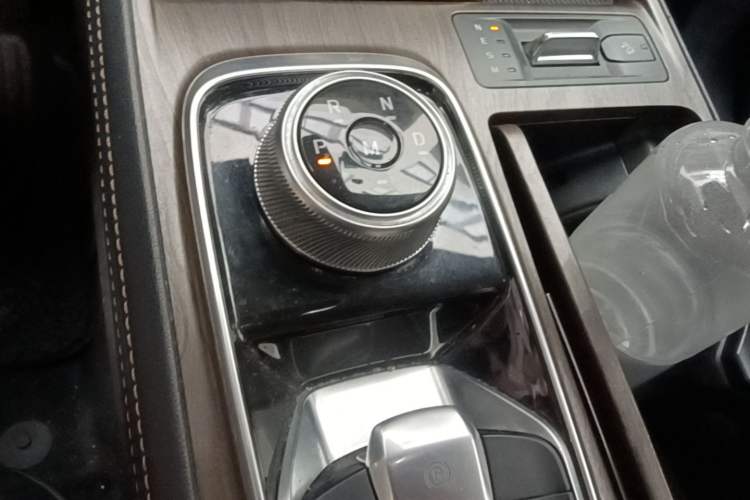 Used Ford Equator 2021 EcoBoost 225 Premier 7-Seater Gear Lever