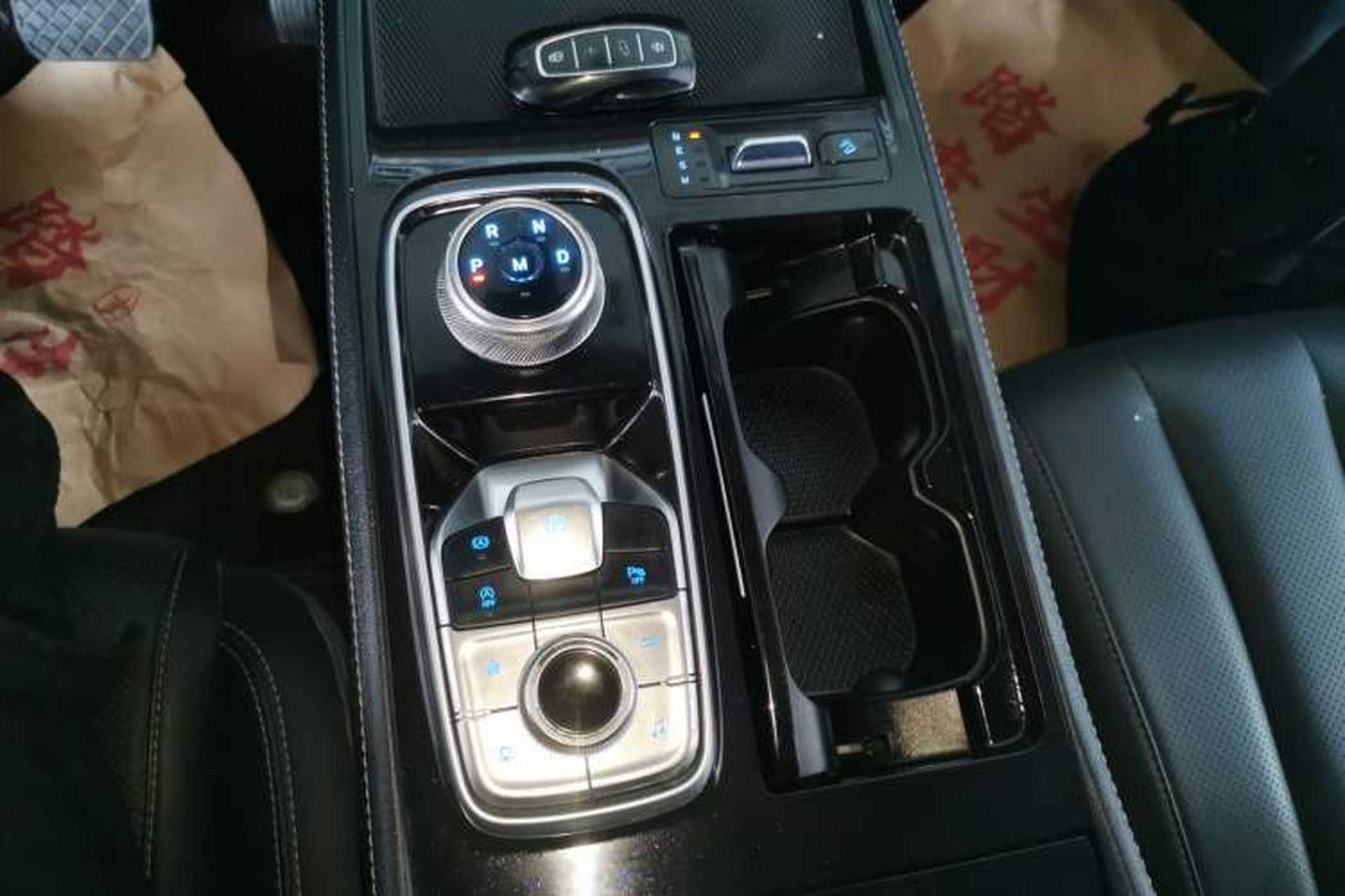Used Ford Equator 2021 EcoBoost 225 Platinum Edition 6-seater Gear Lever