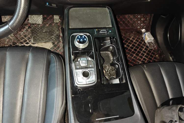 Used Ford Equator 2021 EcoBoost 225 Platinum Edition 6-seater Gear Lever