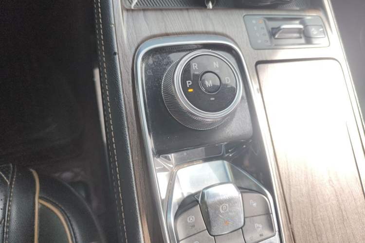 Used Ford Equator 2021 EcoBoost 225 Premier PLUS 6-Seater Gear Lever