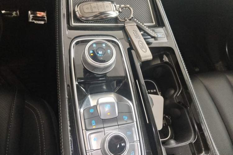 Used Ford Equator 2021 EcoBoost 225 Platinum Edition 6-seater Gear Lever