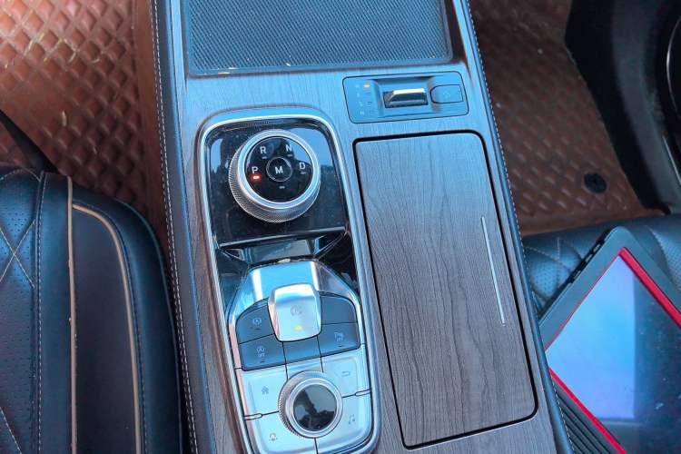 Used Ford Equator 2021 EcoBoost 225 Premier 7-Seater Gear Lever
