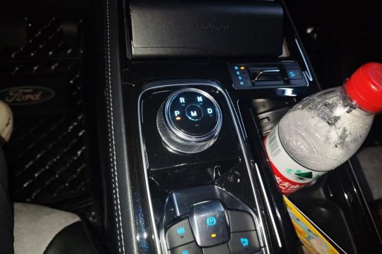 Used Ford Equator 2021 EcoBoost 225 Platinum Edition 6-seater Gear Lever