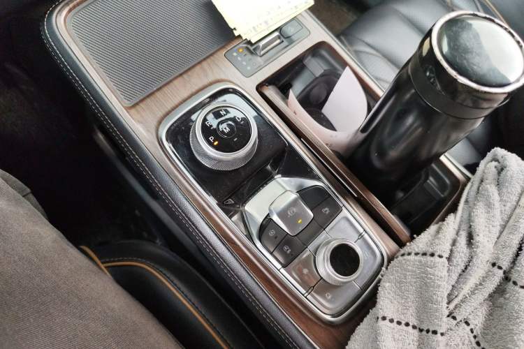Used Ford Equator 2021 EcoBoost 225 Premier 6-Seater Gear Lever