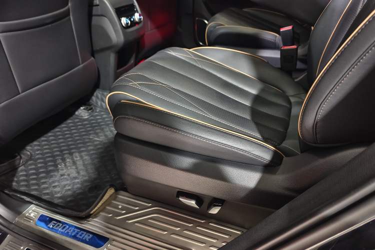 Used Ford Equator 2021 EcoBoost 225 Premier 6-Seater Interior 11