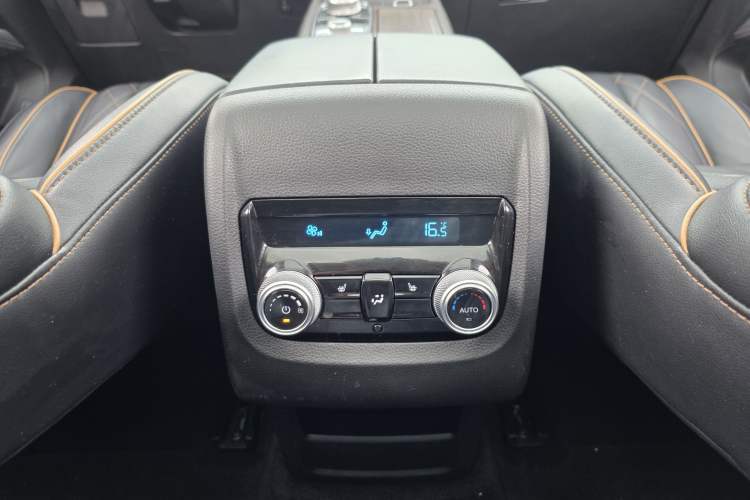 Used Ford Equator 2021 EcoBoost 225 Premier 6-Seater Interior 11