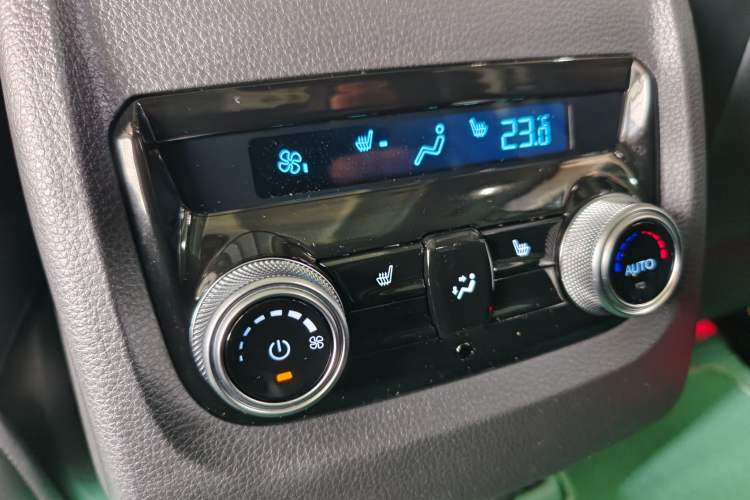 Used Ford Equator 2021 EcoBoost 225 Premier 6-Seater Interior 12