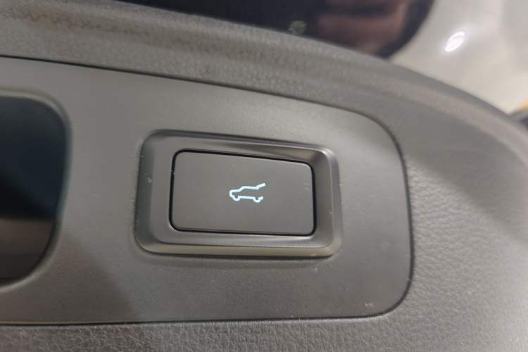 Used Ford Equator 2021 EcoBoost 225 Premier 6-Seater Interior 15
