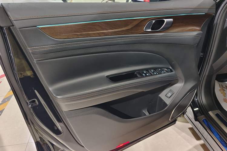 Used Ford Equator 2021 EcoBoost 225 Premier 6-Seater Interior 2
