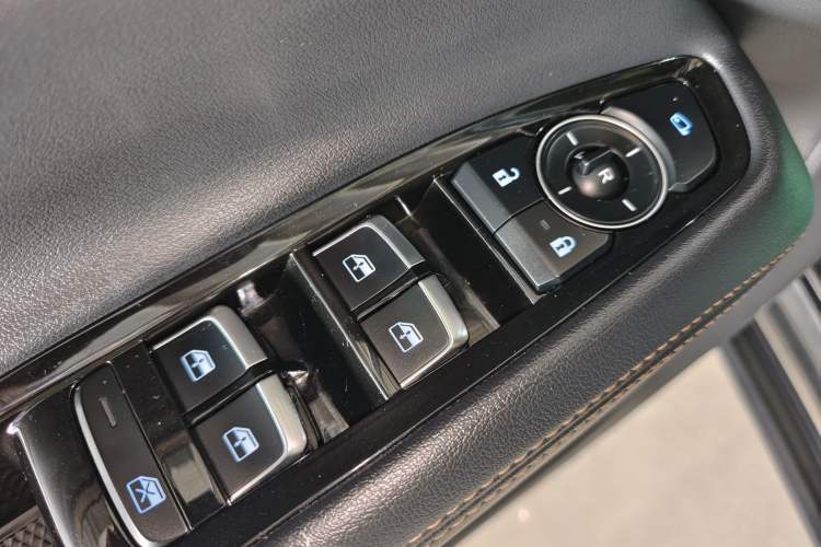 Used Ford Equator 2021 EcoBoost 225 Premier 6-Seater Interior 4