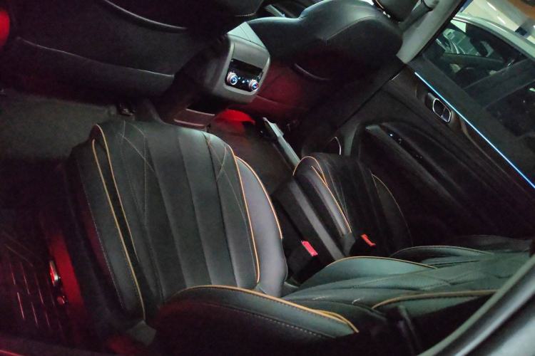 Used Ford Equator 2021 EcoBoost 225 Premier 6-Seater Interior 4