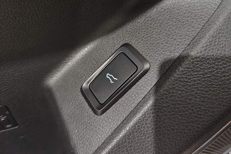 Used Ford Equator 2021 EcoBoost 225 Premier 6-Seater Interior 4
