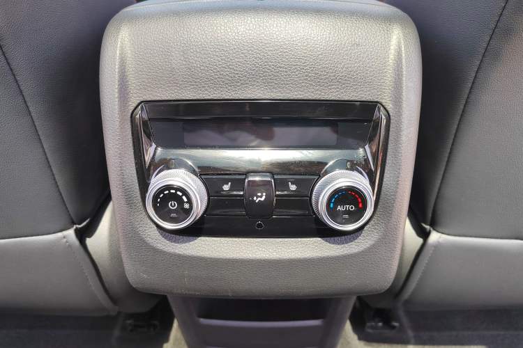 Used Ford Equator 2021 EcoBoost 225 Premier 6-Seater Interior 5