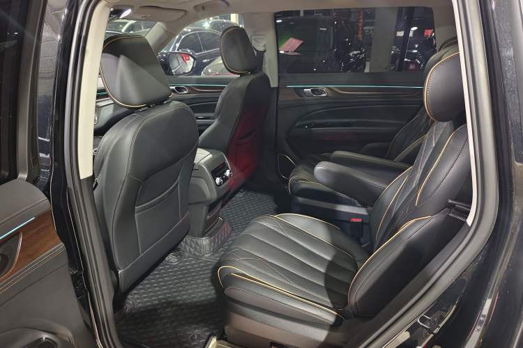 Used Ford Equator 2021 EcoBoost 225 Premier 6-Seater Interior 9