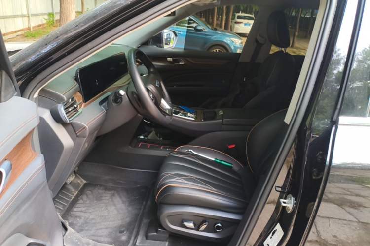 Used Ford Equator 2021 EcoBoost 225 Premier 6-Seater Left Front Seat