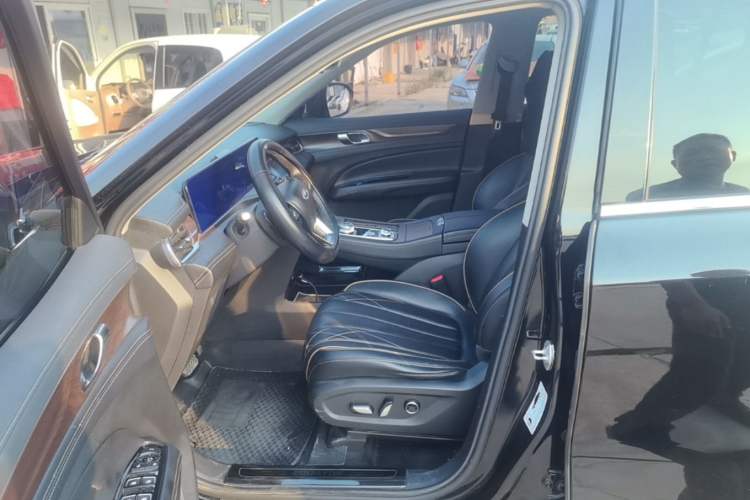 Used Ford Equator 2021 EcoBoost 225 Premier 6-Seater Left Front Seat
