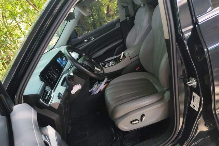 Used Ford Equator 2021 EcoBoost 225 Platinum Edition 6-seater Left Front Seat