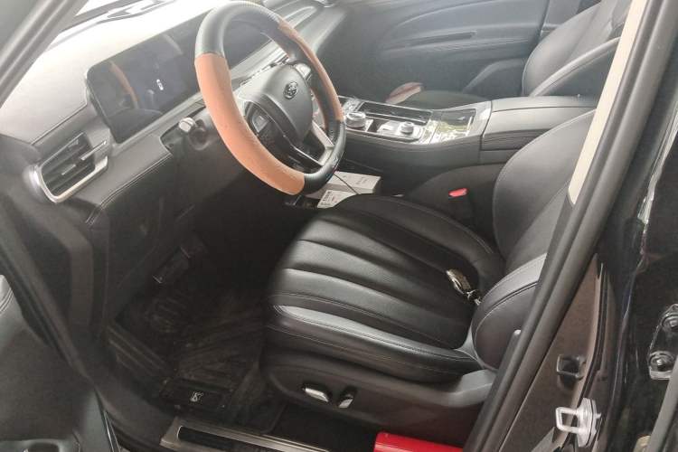 Used Ford Equator 2021 EcoBoost 225 Platinum Edition 6-seater Left Front Seat