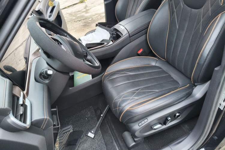 Used Ford Equator 2021 EcoBoost 225 Premier PLUS 6-Seater Left Front Seat