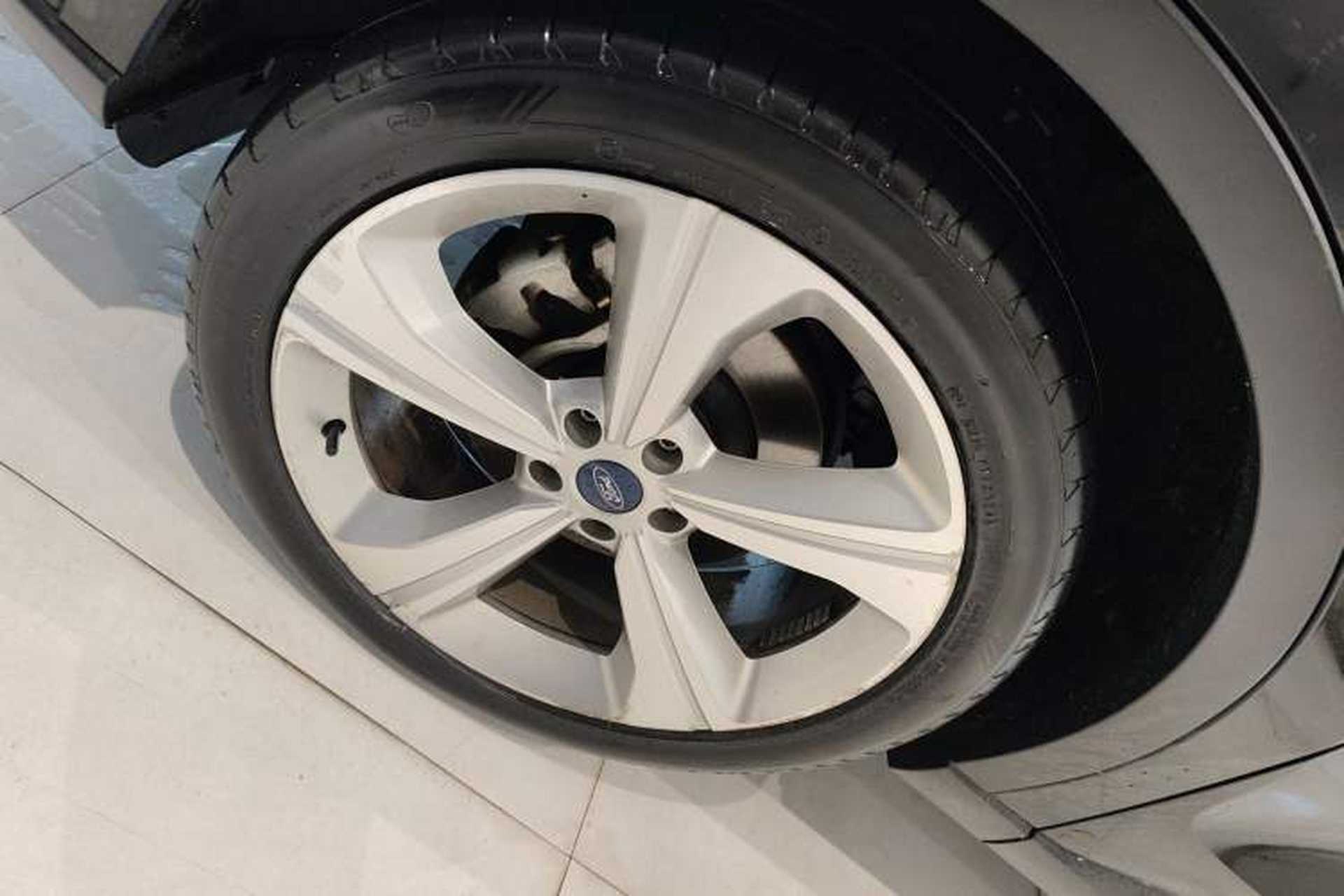 Used Ford Equator 2021 EcoBoost 225 Premier 7-Seater (2/2/3) Left Front Wheel Hub