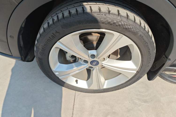 Used Ford Equator 2021 EcoBoost 225 Premier PLUS 7-seater (2/2/3) Left Front Wheel Hub