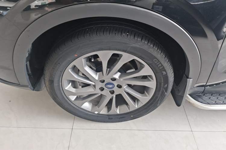Used Ford Equator 2021 EcoBoost 225 Premier 7-Seater (2/2/3) Left Front Wheel Hub