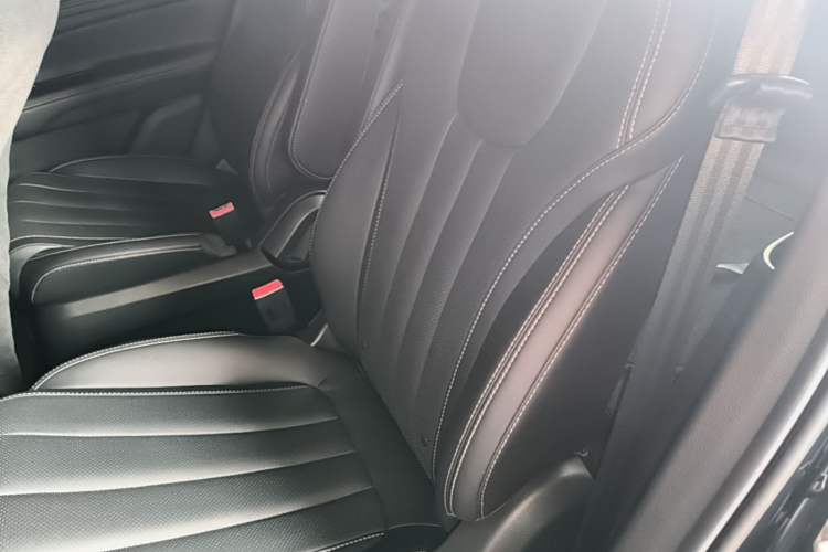 Used Ford Equator 2021 EcoBoost 225 Platinum Edition 6-seater Left Rear Seat