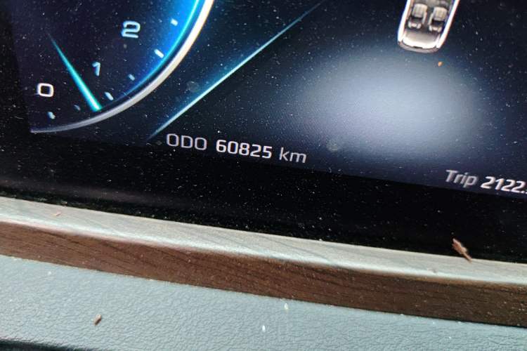Used Ford Equator 2021 EcoBoost 225 Premier 6-Seater Odometer Close Up