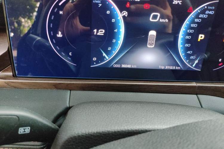 Used Ford Equator 2021 EcoBoost 225 Premier 6-Seater Odometer Close Up