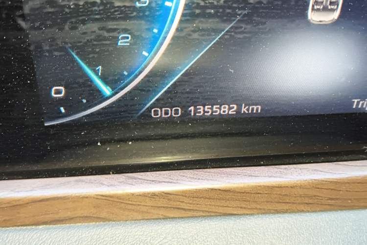 Used Ford Equator 2021 EcoBoost 225 Premier 6-Seater Odometer Close Up