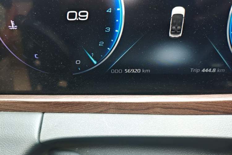 Used Ford Equator 2021 EcoBoost 225 Premier 6-Seater Odometer Close Up