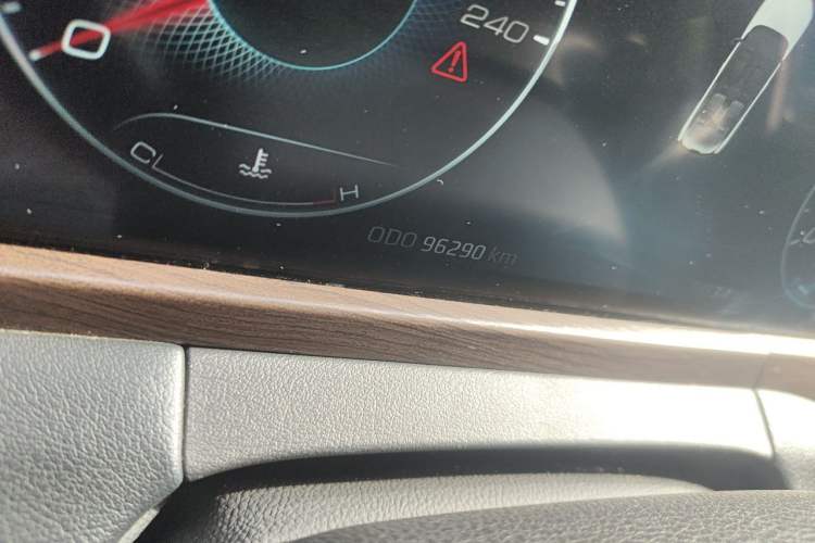 Used Ford Equator 2021 EcoBoost 225 Premier PLUS 6-Seater Odometer Close Up