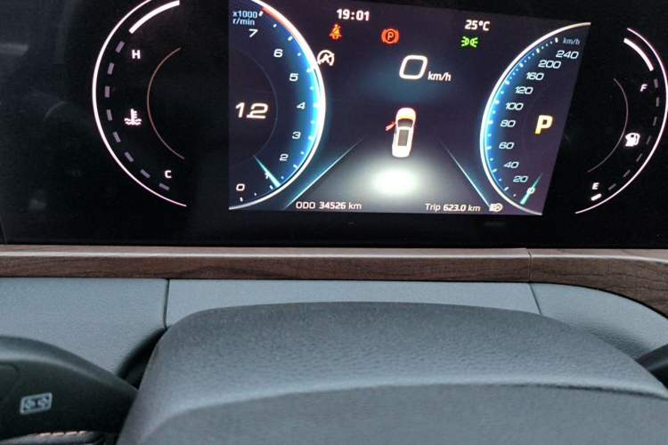Used Ford Equator 2021 EcoBoost 225 Premier 7-Seater Odometer Close Up