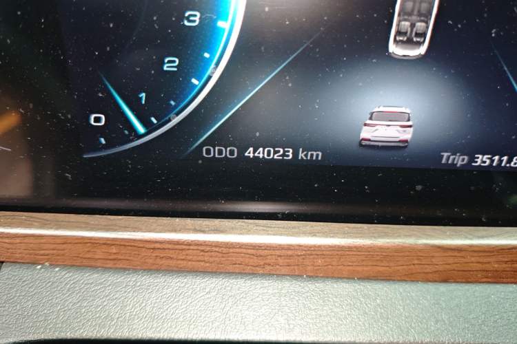 Used Ford Equator 2021 EcoBoost 225 Premier 6-Seater Odometer Close Up