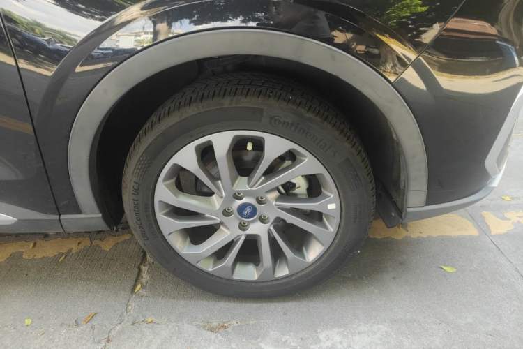 Used Ford Equator 2021 EcoBoost 225 Premier 6-Seater Right Front Wheel Hub