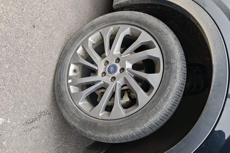 Used Ford Equator 2021 EcoBoost 225 Premier 6-Seater Right Front Wheel Hub
