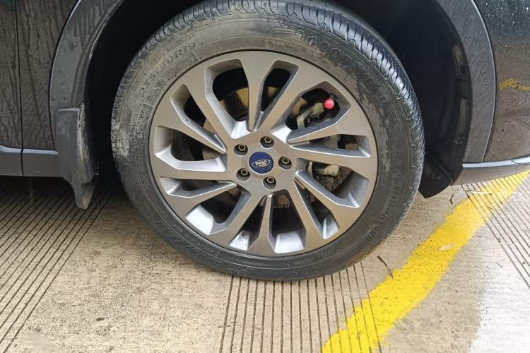 Used Ford Equator 2021 EcoBoost 225 Premier 7-Seater (2/2/3) Right Front Wheel Hub