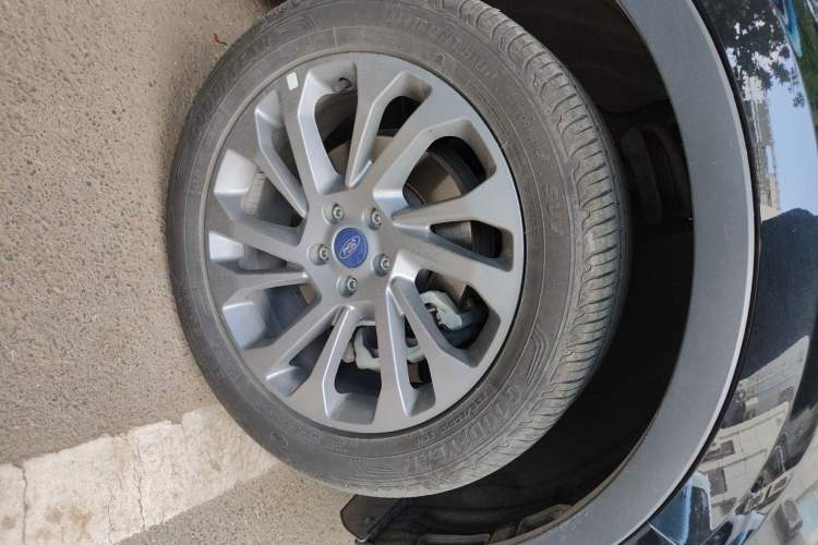 Used Ford Equator 2021 EcoBoost 225 Premier 6-Seater Right Front Wheel Hub