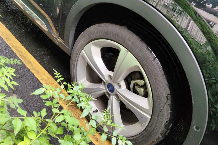 Used Ford Equator 2021 EcoBoost 225 Premier PLUS 6-Seater Right Front Wheel Hub