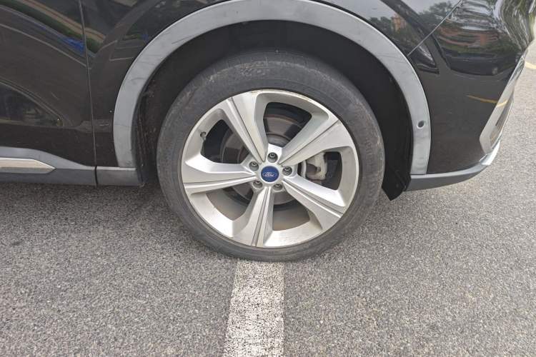Used Ford Equator 2021 EcoBoost 225 Premier PLUS 6-Seater Right Front Wheel Hub