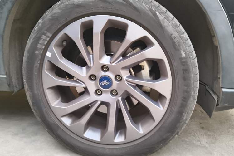 Used Ford Equator 2021 EcoBoost 225 Premier 6-Seater Right Front Wheel Hub